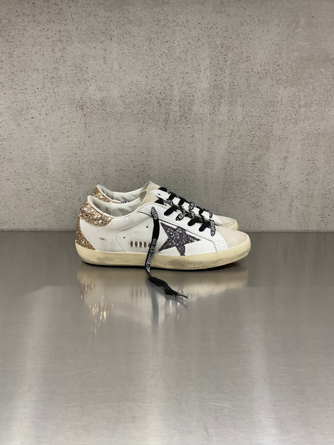 Golden Goose - Super-Star donna in pelle bianca con stella in glitter antracite e talloncino in glitter oro