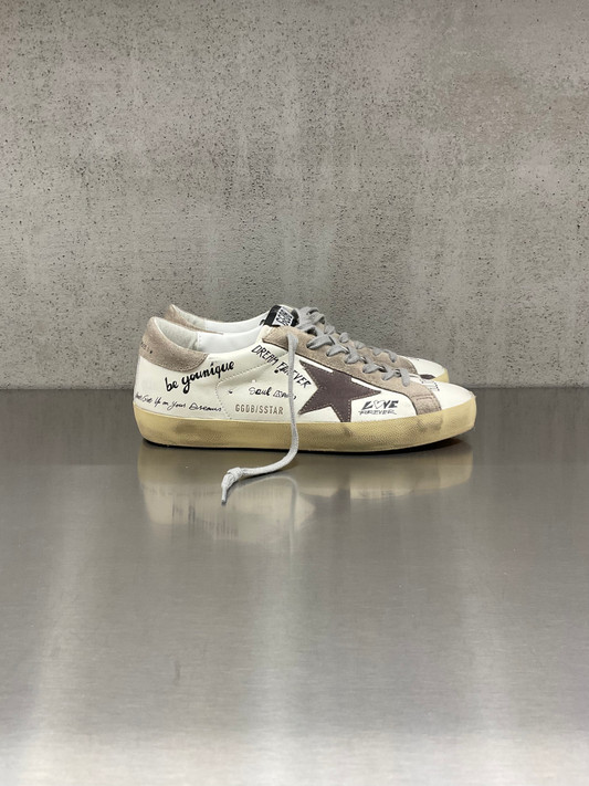 Golden Goose - Super-Star uomo in pelle burro con scritte a contrasto sulla tomaia