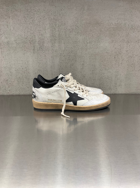 Golden Goose - Ball Star uomo in pelle bianca con stella e talloncino in pelle nera