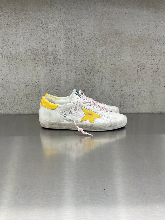 Golden Goose - Super-Star uomo in pelle e rete bianca con stella e talloncino gialli