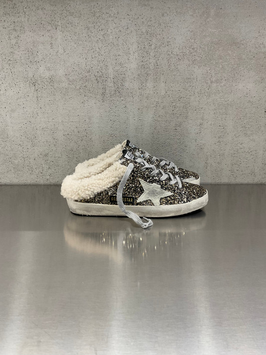 Golden Goose - Super-Star sabot donna con glitter oro e nero e fodera in shearling