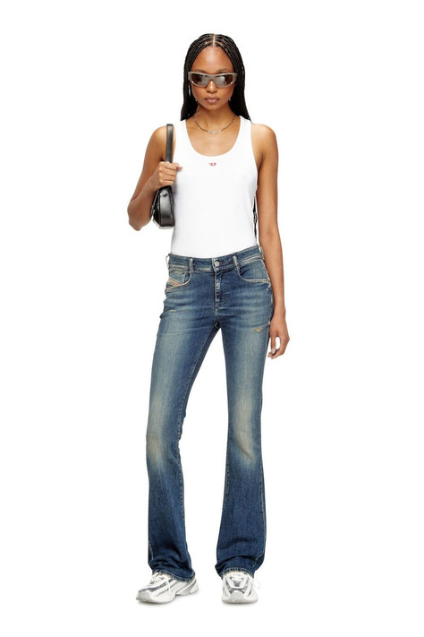 Diesel - Jeans Bootcut fit D-Ebby con vita bassa sagomata e gamba slim lavaggio blu scuro Diesel - Jeans Bootcut fit D-Ebby con vita bassa sagomata e gamba slim lavaggio blu scuro
