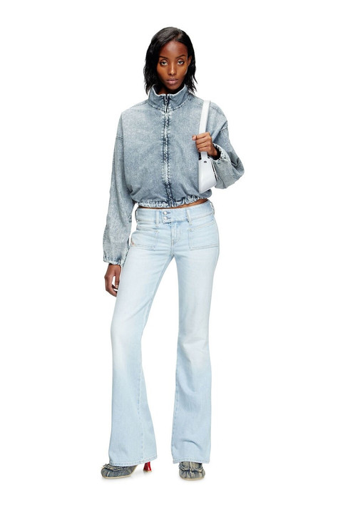 Diesel - Jeans Bootcut fit con vita bassa e gamba slim lavaggio blu chiaro dall'effetto bleach Diesel - Jeans Bootcut fit con vita bassa e gamba slim lavaggio blu chiaro dall'effetto bleach