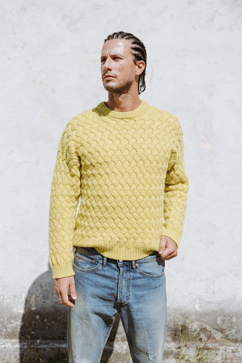 Amaranto - Maglia giro collo realizzata in pura lana con lavorazione a treccia lime Amaranto - Maglia giro collo realizzata in pura lana con lavorazione a treccia lime