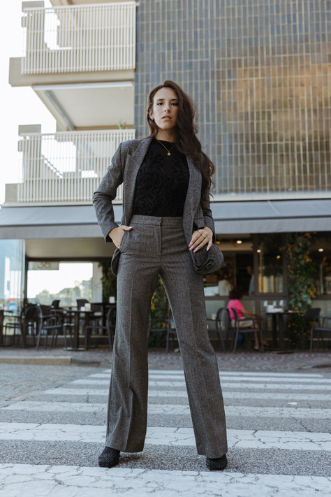 8PM - Pantalone Marigold a vita alta in tessuto misto lana spinato grigio scuro 8PM - Pantalone Marigold a vita alta in tessuto misto lana spinato grigio scuro