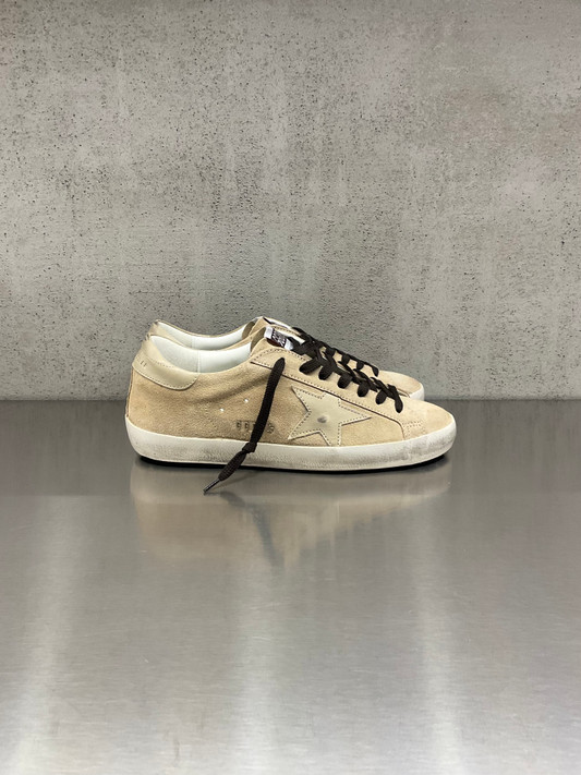 Golden Goose - Super-Star uomo in suede sabbia con stella e talloncino in pelle sabbia