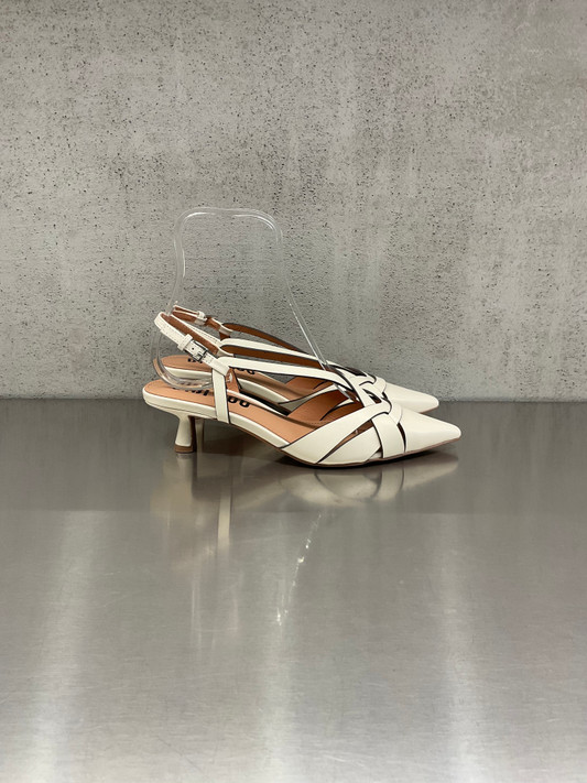 Bibi Lou - Chanel a punta con tacco in pelle panna