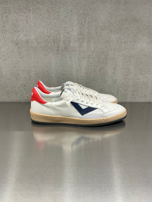 4B12 - Sneakers PLAY.NEW - U1003 in pelle bianca con talloncino rosso e logo blu