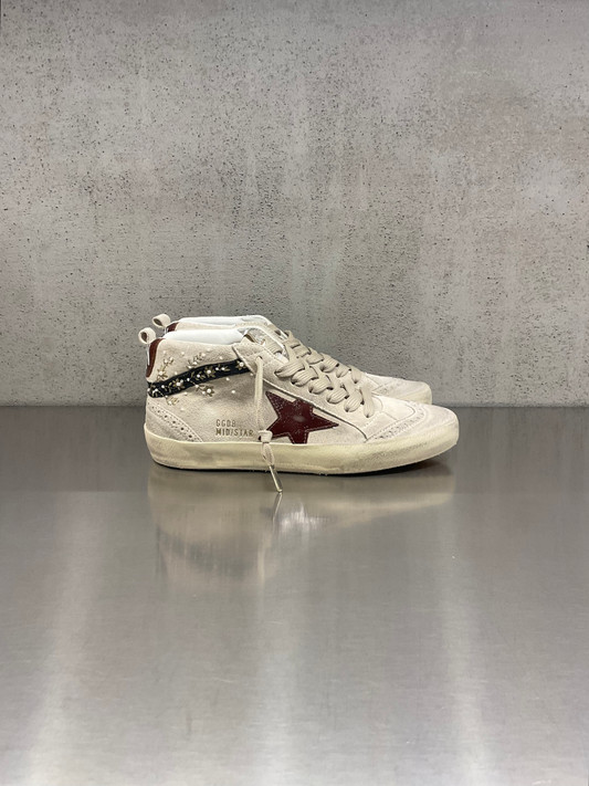 Golden Goose - Mid Star donna in suede perla con stella in pelle burgundy e inserti con ricami e perle