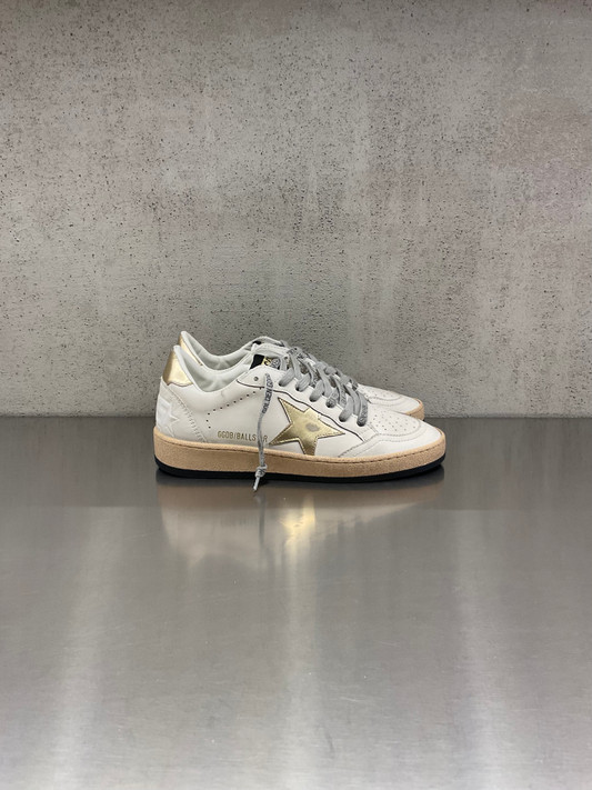 Golden Goose - Ball Star donna in pelle bianca con stella e talloncino in pelle laminata oro