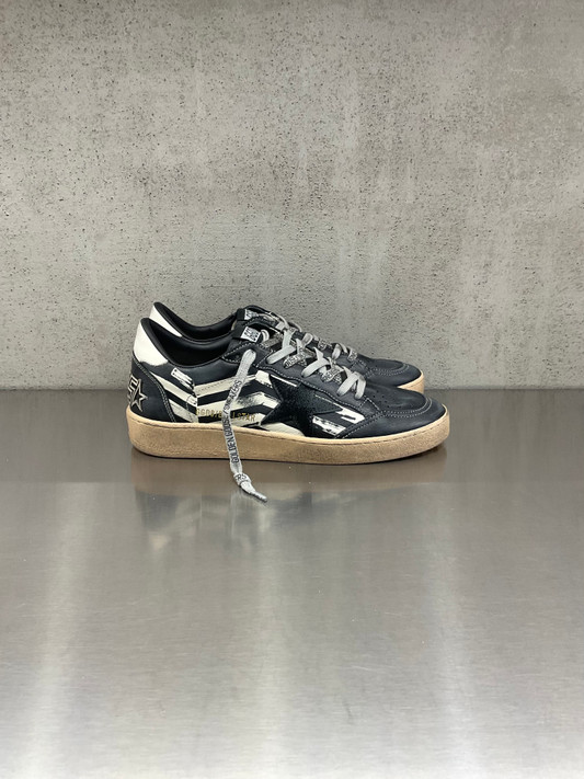 Golden Goose - Ball Star uomo in pelle nera con stella in suede nera e talloncino in pelle bianco