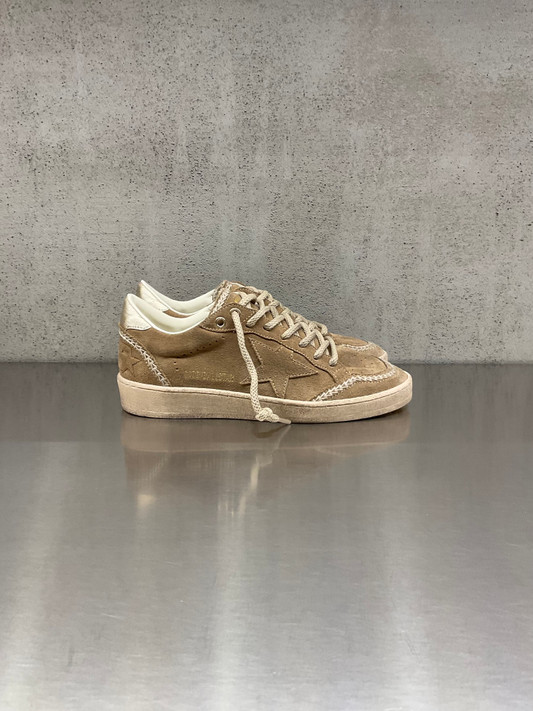 Golden Goose - Ball Star donna in suede tabacco con stella ton sur ton e talloncino platino