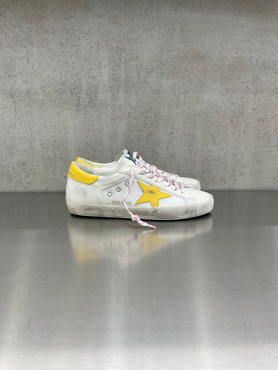 Golden Goose - Super-Star uomo in pelle e rete bianca con stella e talloncino gialli