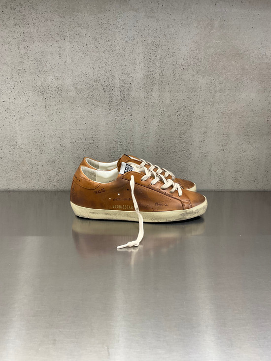 Golden Goose - Super-Star donna in pelle cuoio con stella traforata e scritte incise