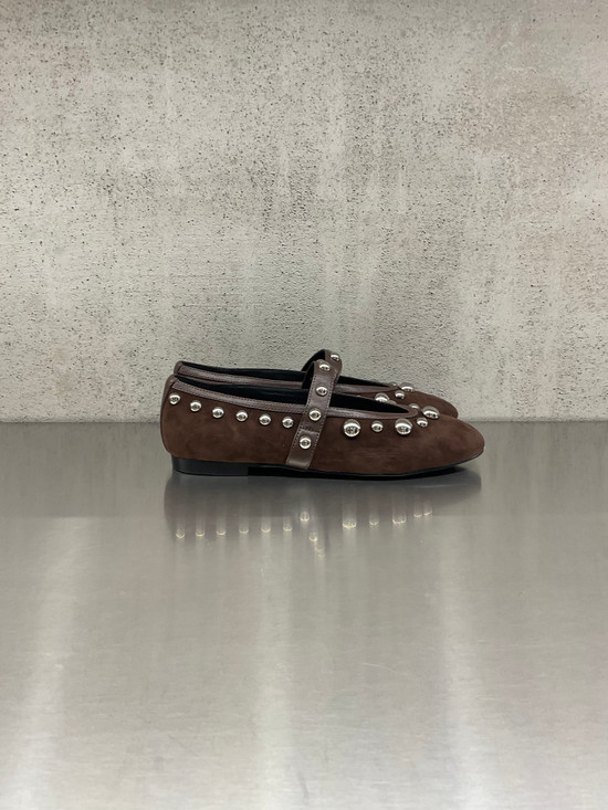 Bibi Lou - Ballerina in pelle scamosciata cioccolato con borchie