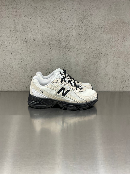 New Balance - U7404OO bianca e nera