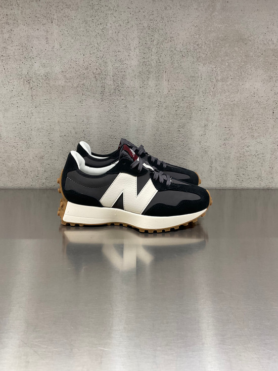 New Balance - W327KC nera e bianca