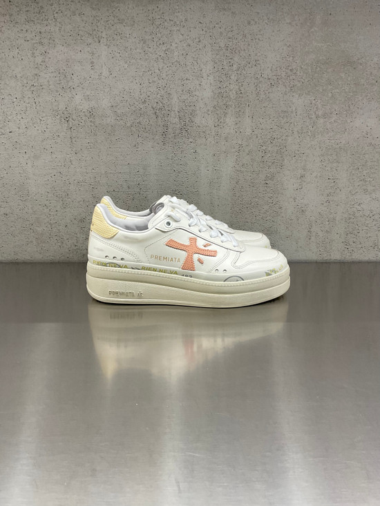 Premiata - Sneakers Micol in pelle bianca e logo rosa