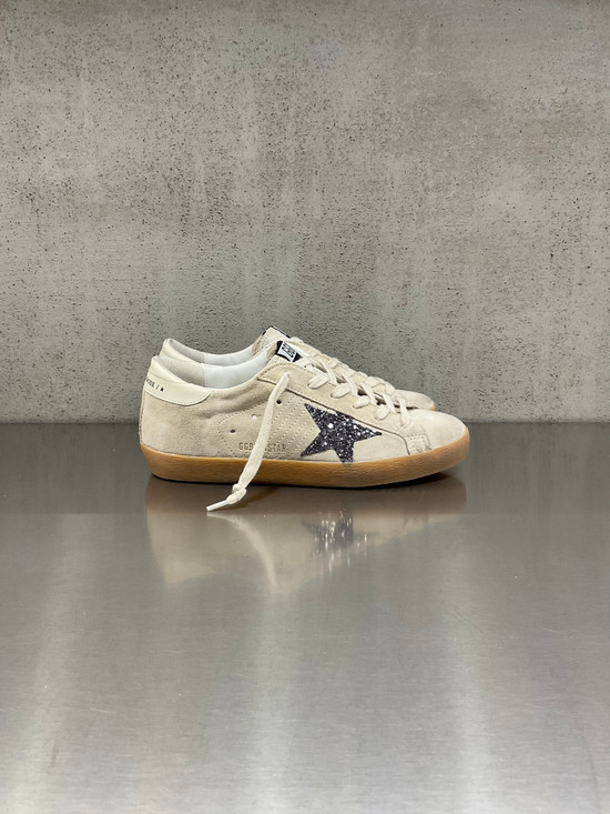 Golden Goose - Super-Star donna in suede grigio ghiaccio con stella glitterata antracite