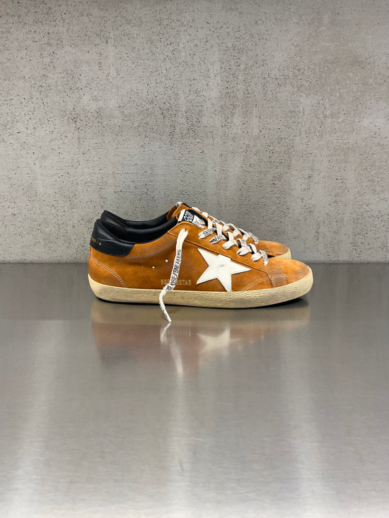 Golden Goose - Super-Star uomo in suede cuoio con stella in pelle bianca e talloncino nero
