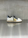 Golden Goose - Ball Star uomo in pelle bianca con stella ocra e talloncino blu avio