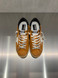Golden Goose - Super-Star uomo in suede cuoio con stella in pelle bianca e talloncino nero