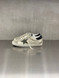 Golden Goose - Super-Star uomo in pelle ghiaccio con stella verde oliva e talloncino in suede nero