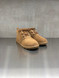 UGG - Allacciata da uomo Neumel in pelle scamosciata nocciola - chestnut - CHE