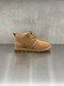 UGG - Allacciata da uomo Neumel in pelle scamosciata nocciola - chestnut - CHE