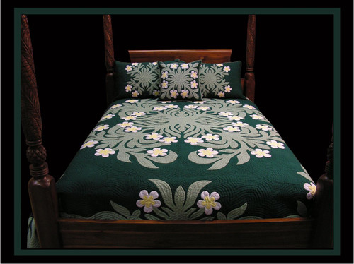 Hawaiian Quilt Besdpread: White Plumeria Hawaiian Quilt Besdpread: White Plumeria