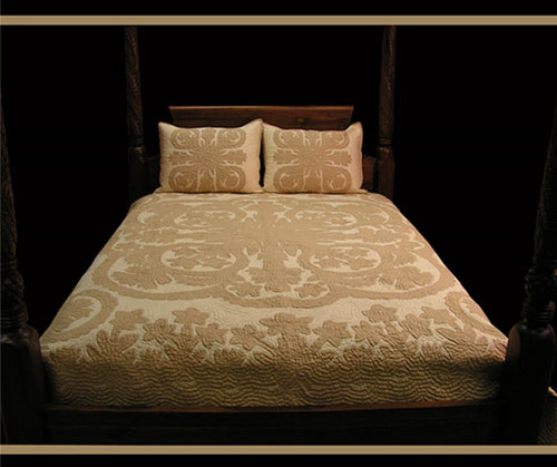Hawaiian Quilt Bedspread: Tuberose Pikake Hawaiian Quilt Bedspread: Tuberose Pikake
