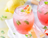 Strawberry Lemonade Spritzer