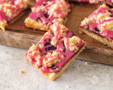 Berry Rhubarb Crumble Bars