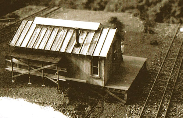 Tool House & Loading Dock w/Pillar Crane Kit