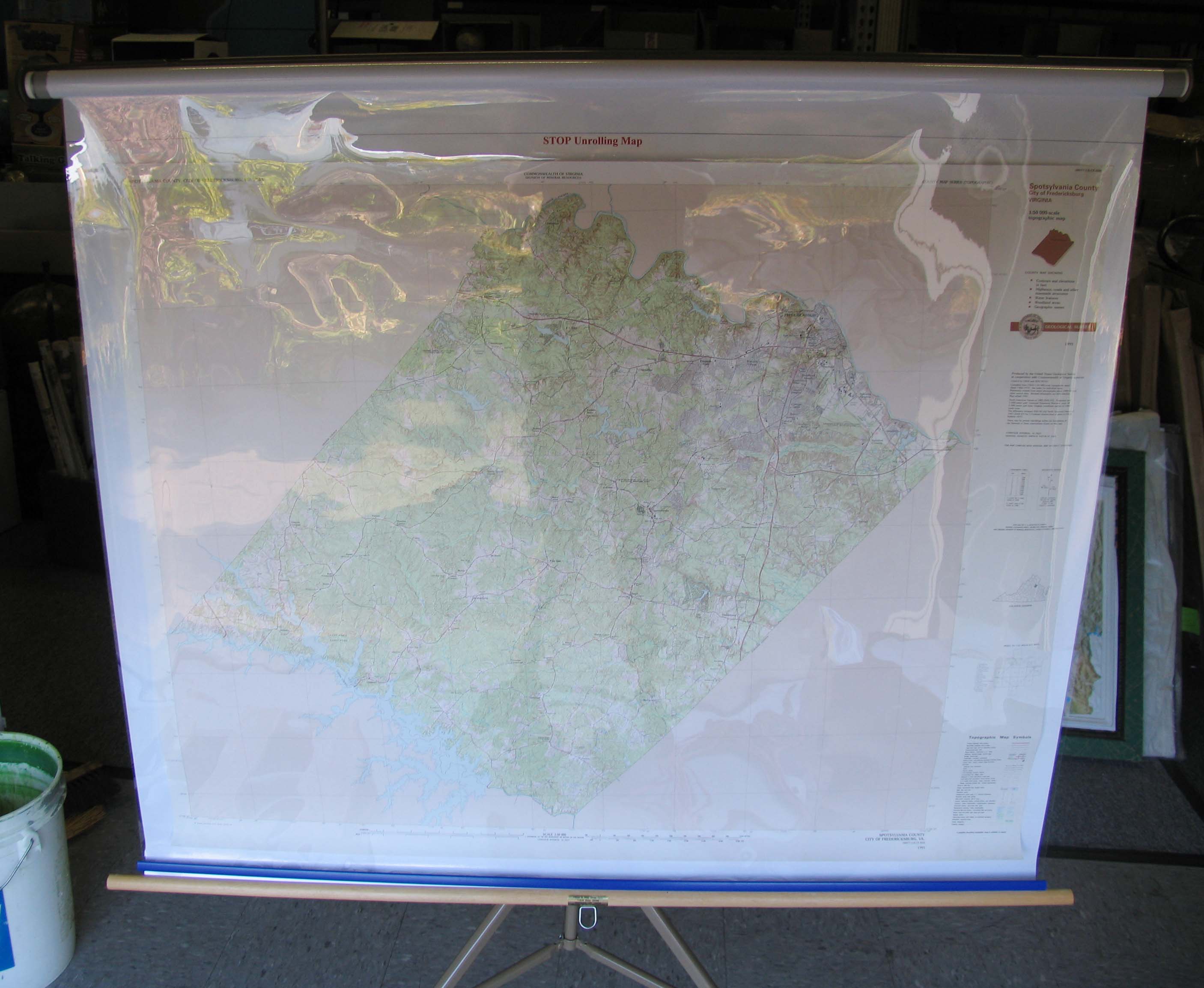 Spring Roller Map Display Holder for Paper Maps | World Maps Online