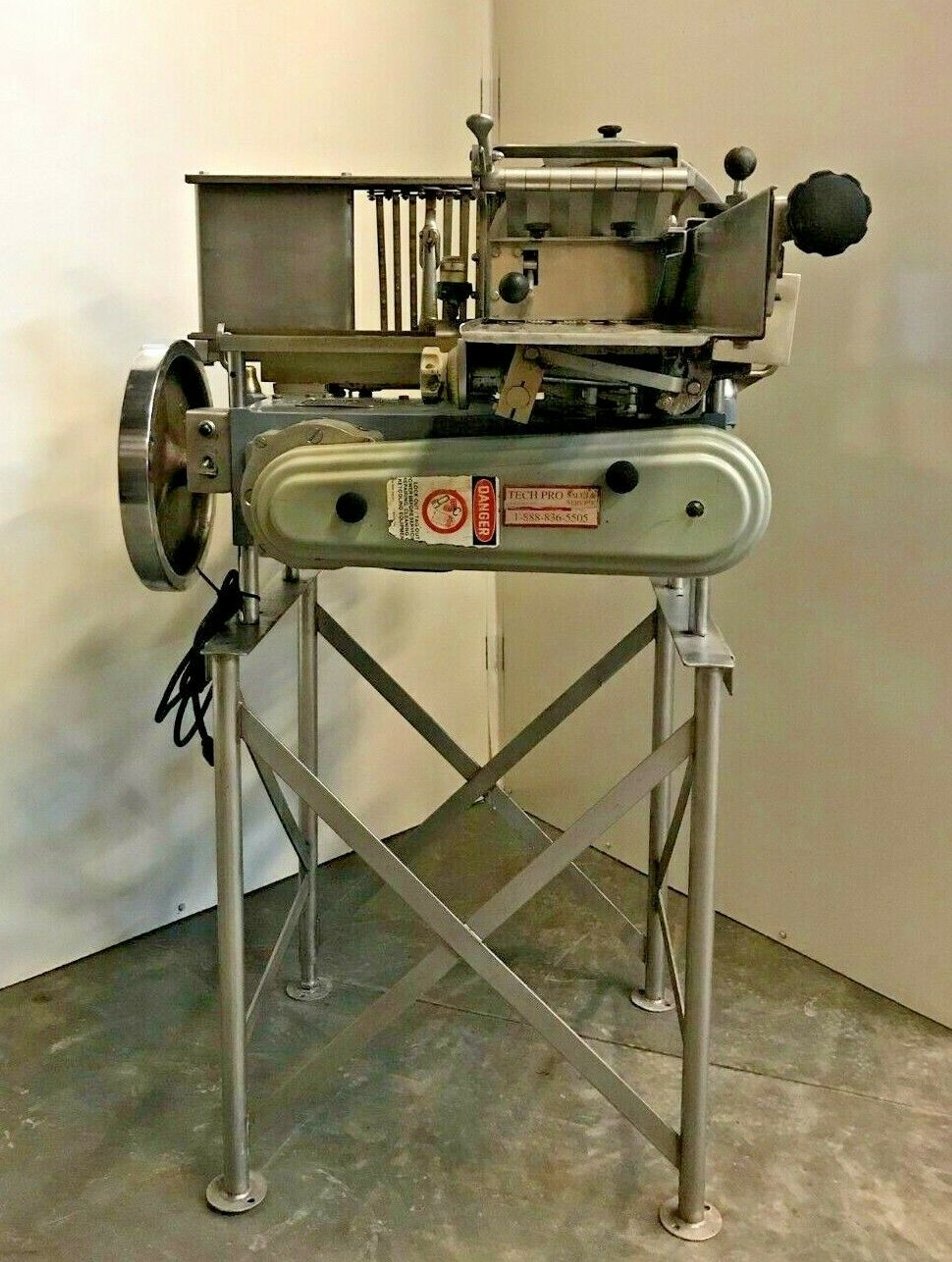 Berkel Commercial Butcher Bacon Slicer Stacker Model 10STD We Ship International Stillman Co