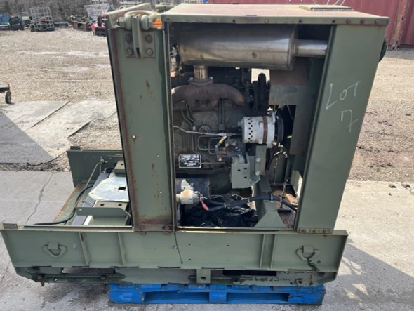 WHITE Military Hercules with d198er Running Engine Generator Removed