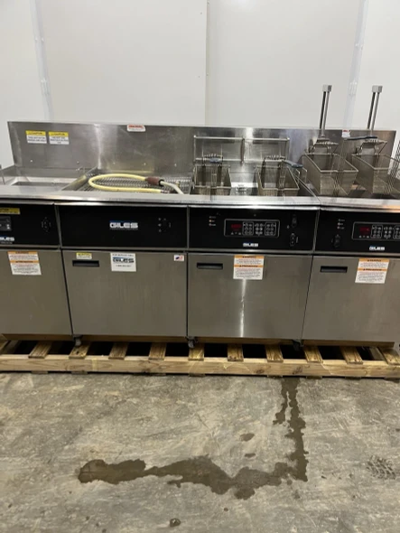 GILES 4 BAY FRYER GILES EOF24 EOFBIB TESTED NICE UNIT WE CRATE & SHIP BY FREIGHT