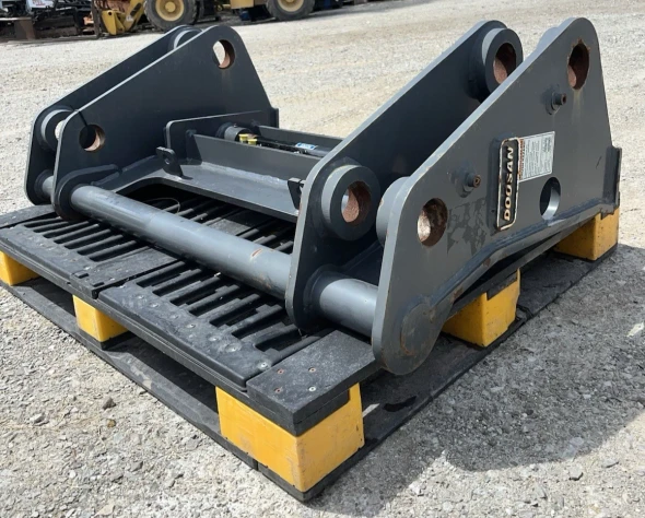 Doosan DL250TC Hydraulic Quick Attach JRB coupler SURPLUS WE SHIP INTL
