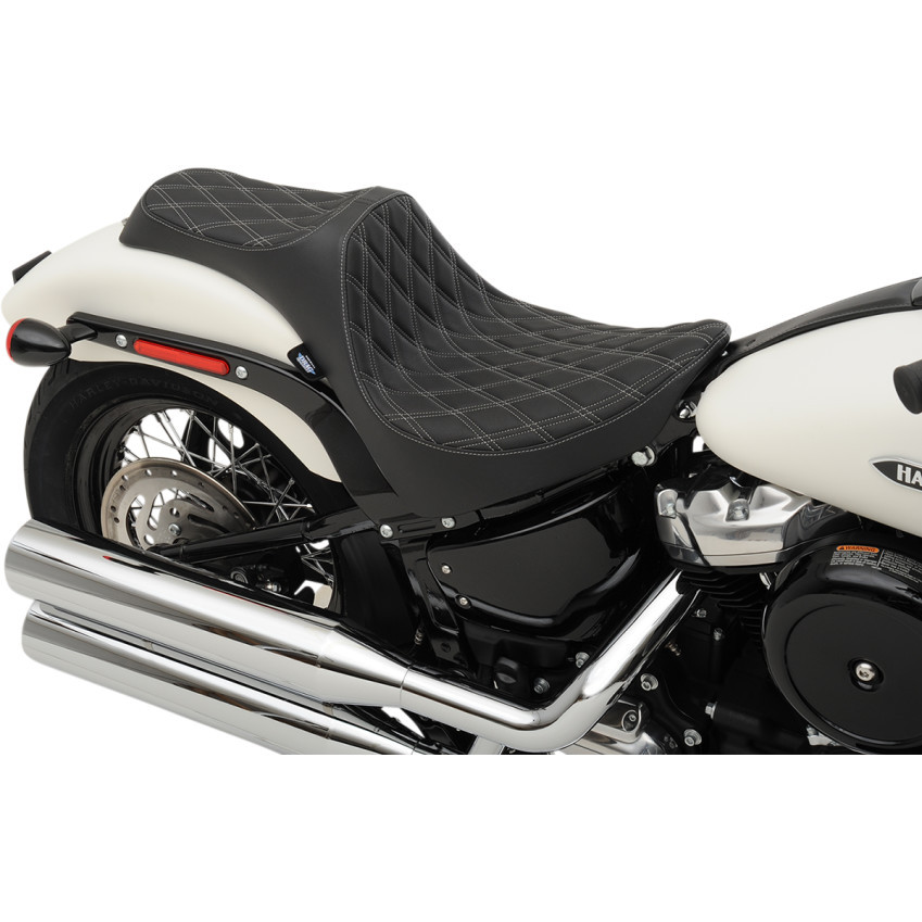 ハーレーダビッドソン　ドラッグスペシャリティーズ　PREDATOR III Drag Specialties Predator III Seat for 2018-2024 Harley Softail
