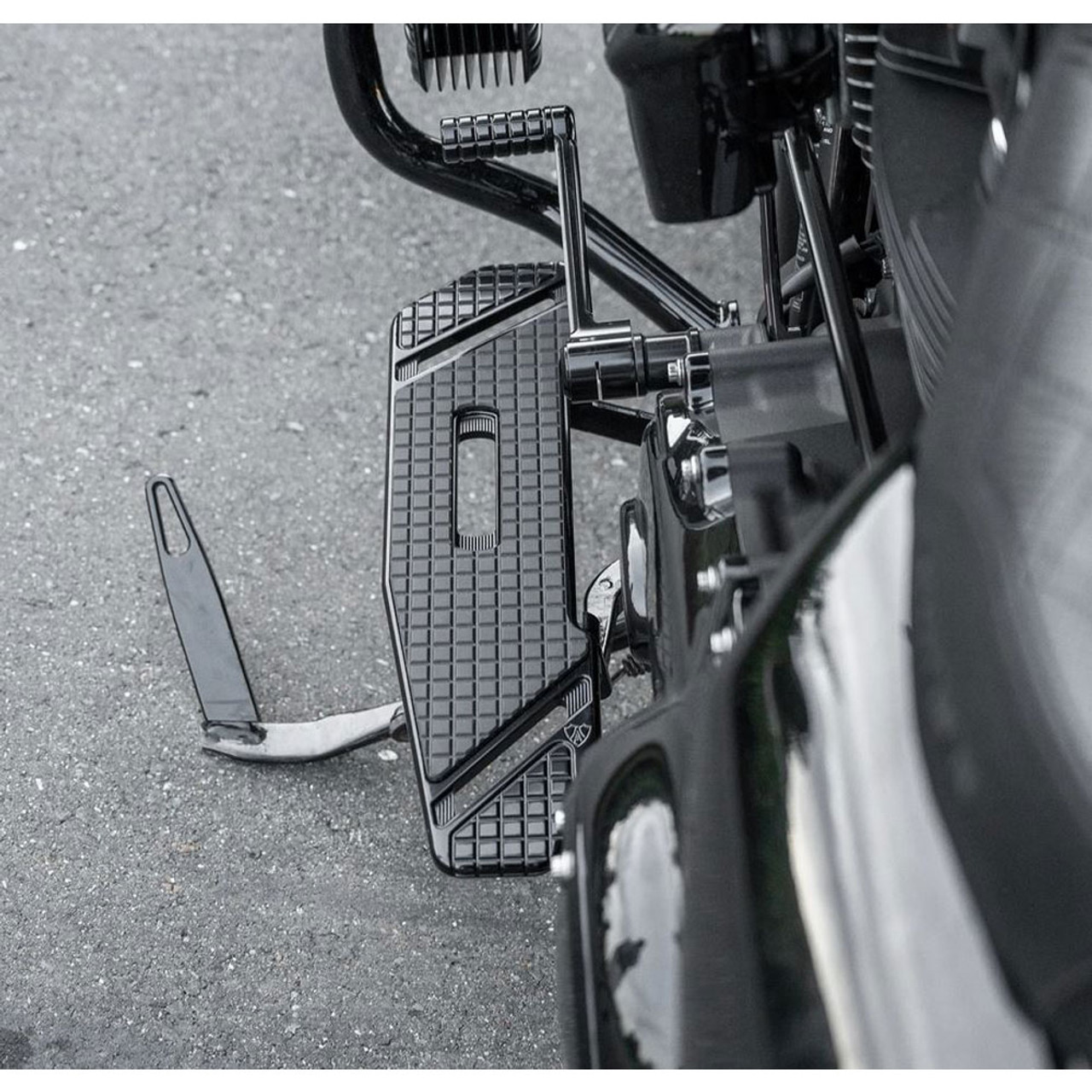 Arlen Ness Method Floorboards for 20182020 Harley M8 Softail Chrome