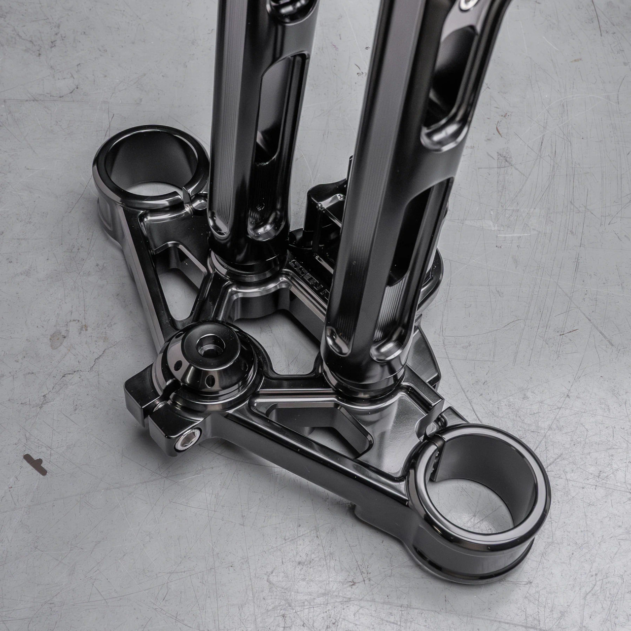Arlen Ness Method Top Triple Tree 2024-Up Road Glide | Billet Aluminum