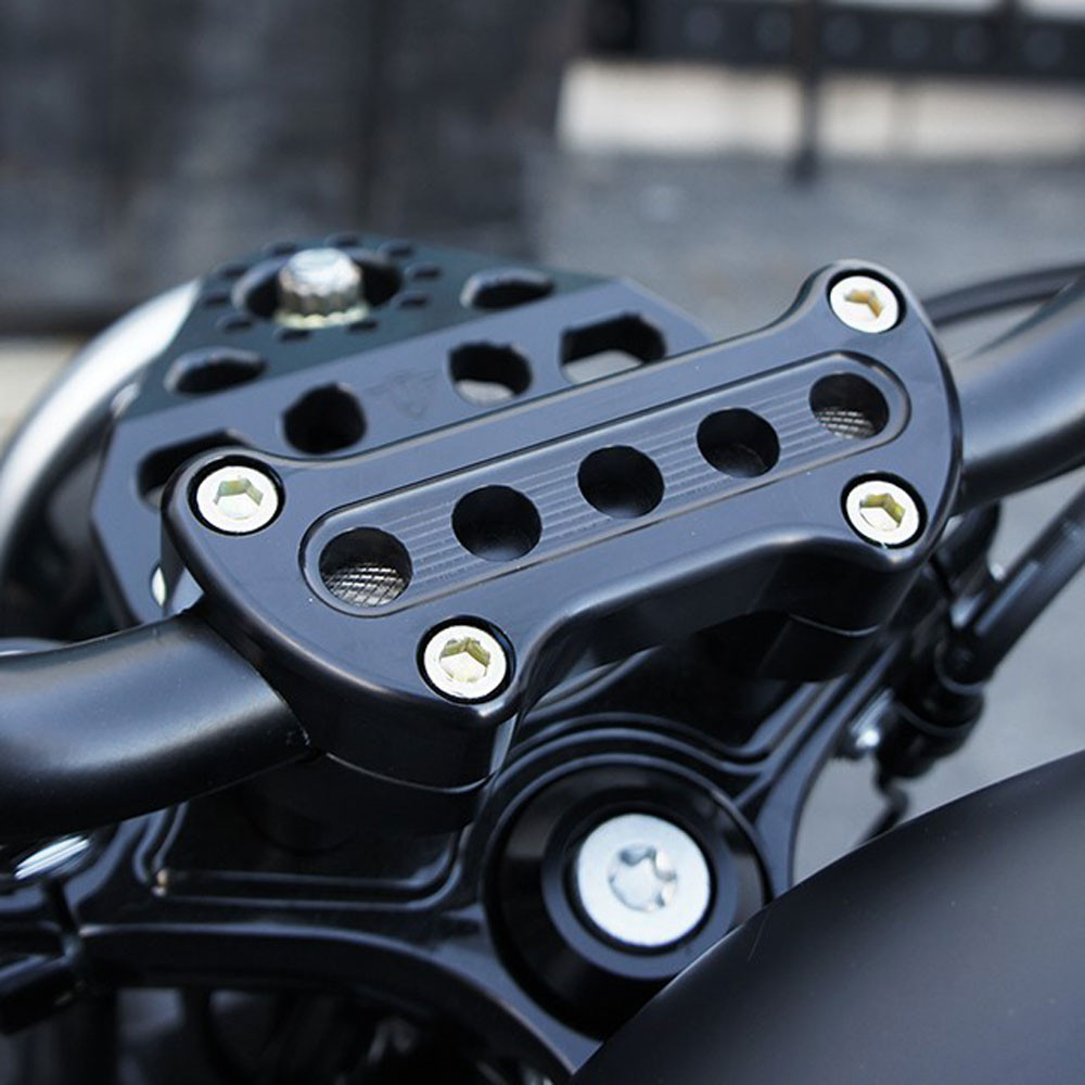 Joker MACHINE UPPER ハンドルバークランプ Joker Machine Handlebar Top Clamp for Harley - Black - 03-852B