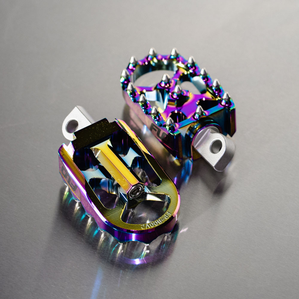 FLO Motorsports V2 MX ジェットフューエル FLO□MXスタイルワイド V2フットペグ/ジェットフューエル（虹色） 左右