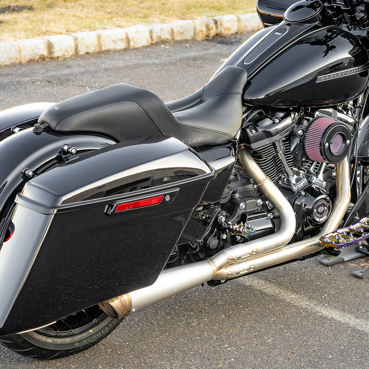 サドルマンKRAUS Moto Proシリーズ2-UPシート　ツーリングモデル用 Saddlemen Kraus Moto Pro Series Seat for 2008-2023 Harley