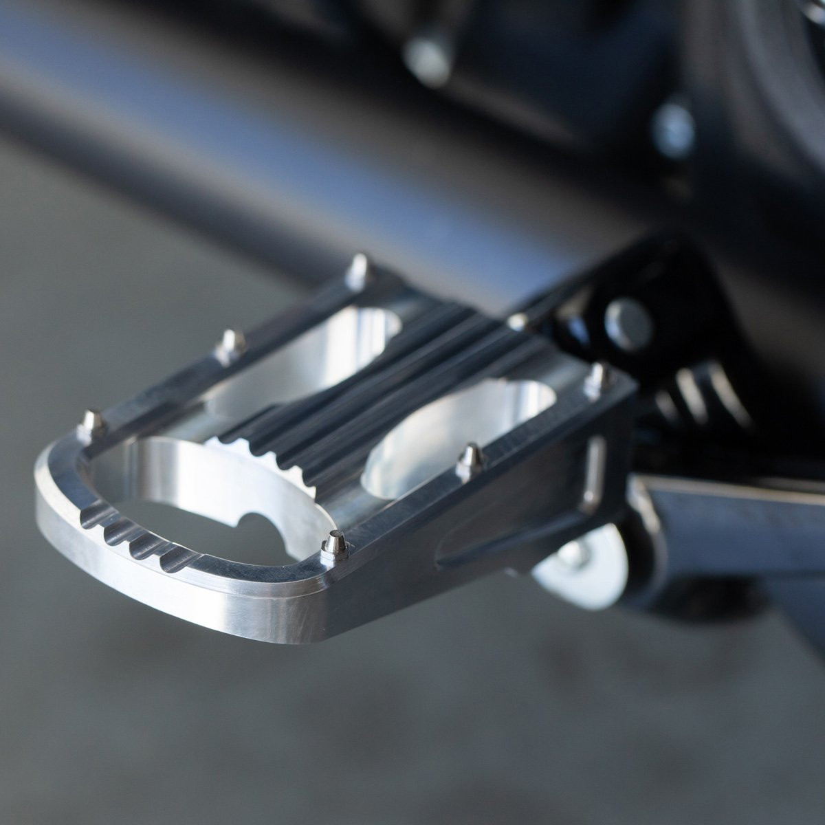 Biltwell Punisher XL Rider Foot Pegs for 2018-2020 Harley Softail ...