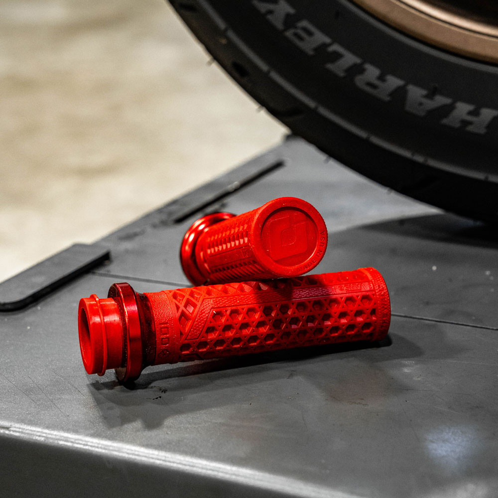 Odi Grips ODI Lock On V2 GRIPS No Waffle BLACK Motocross Enduro