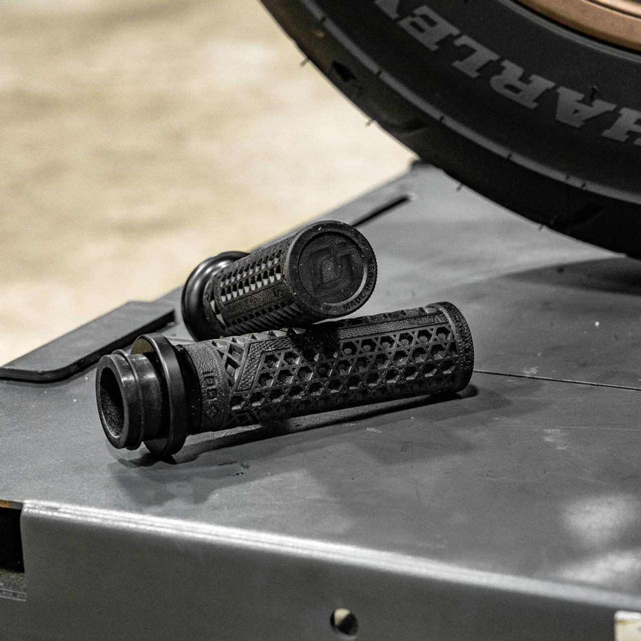 AFFLICTED アフリクテッド ODI Lock-On Hart-Luck Signature Full-Waffle Grips