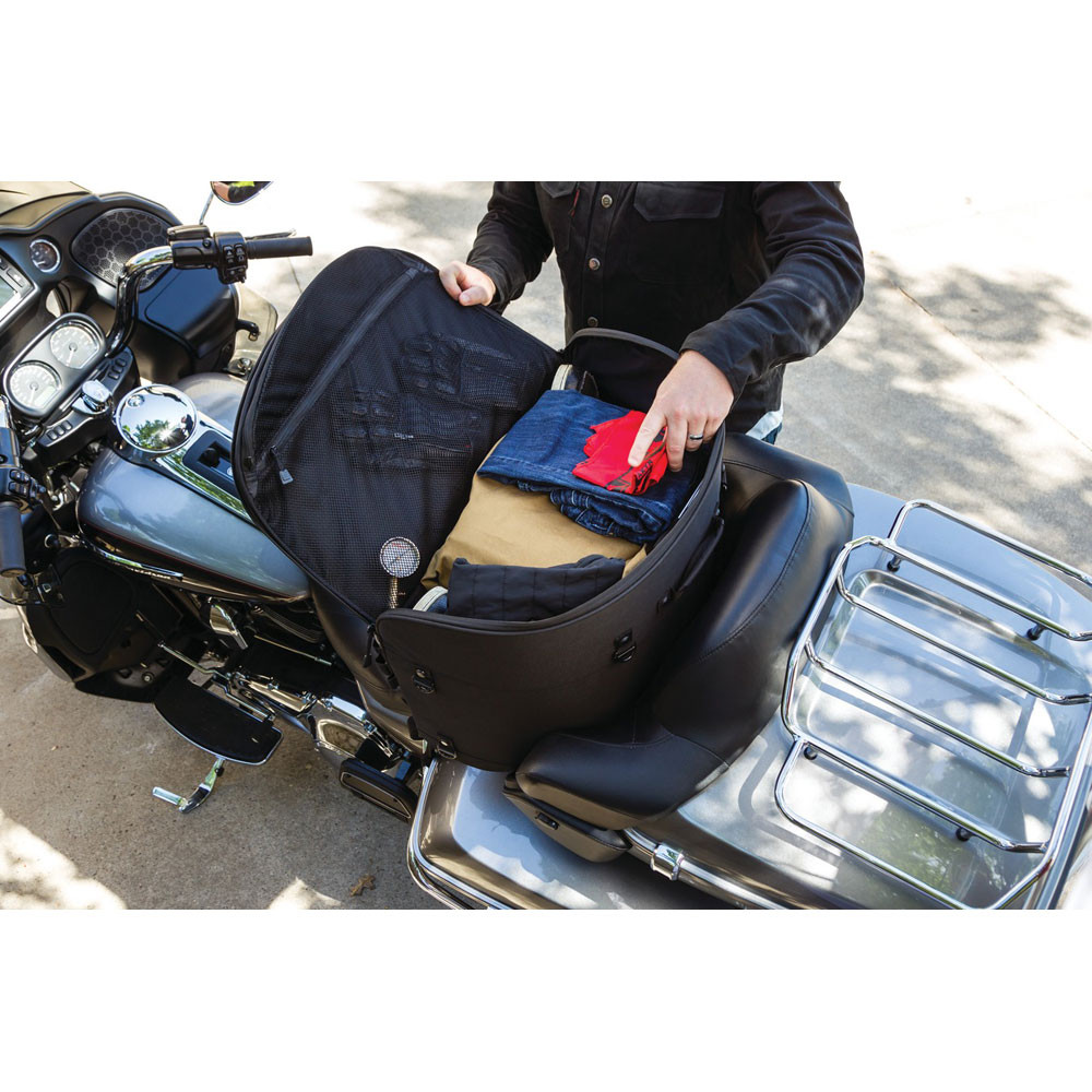 Kuryakyn Momentum 5257 Zaino Impermeabile 20.5L – Con Cinghie Sissy Bar, Copertura Antipioggia, Tasche MOLLE, Per Moto E Pendolari, Nero