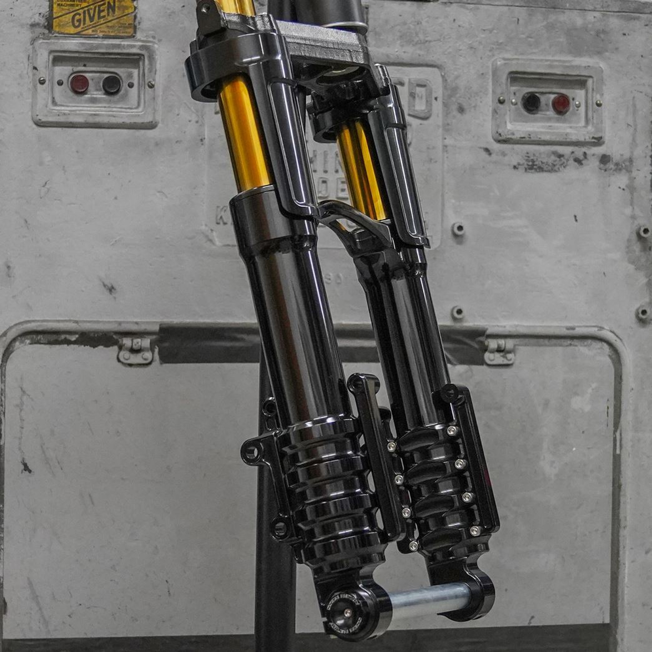 Arlen Ness Method "No Flex" Inverted Fork Legs for 20142022 Harley